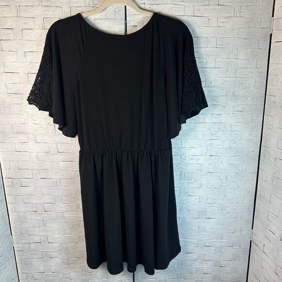 Torrid Black short flutter sleeve with least detail, empire black plus size - Picture 2 of 10